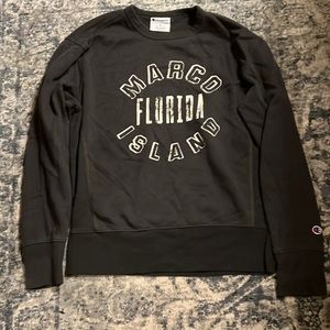 Woman’s graphic crewneck